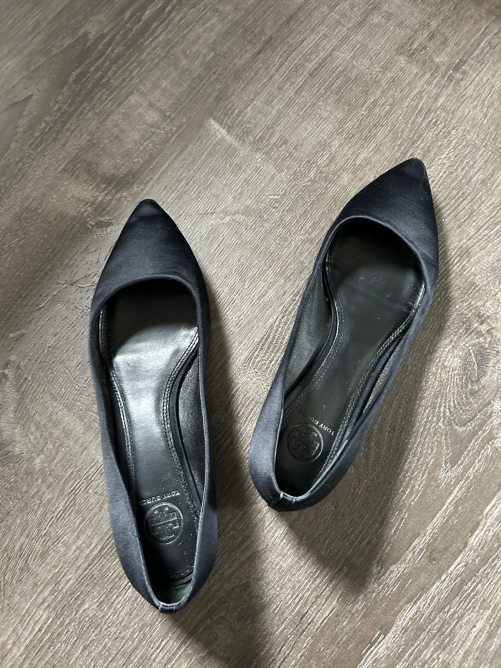 Tory Burch Classic Black Pointed-Toe Women's Flats.
